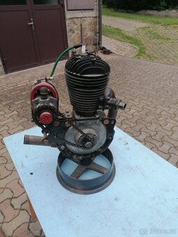 Švýcarský motor Zurcher 250 - 15