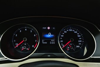 Volkswagen Passat b8 2020 2.0TSI 140kW Elegance CZ 1.maj - 15