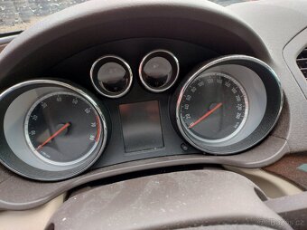 Opel INSIGNIA 2,0Turbo 162kW 4x4 COMBI, KUZE, DILY z VOZů - 15