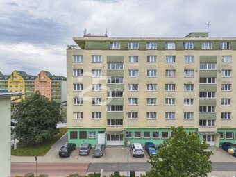 Prodej bytu po rekonstrukci, 2+1 s prostornou šatnou a balko - 15