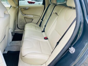Volvo XC60 2.4D5 4x4 MANUÁL FACE LED KŮŽE NAVI SENZORY - 15
