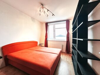 Slunný byt v novostavbě v Řepích - 15