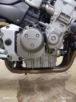 Honda CB900f Hornet - 15