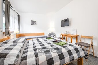 Prodej většího penzionu s vlastním parkovištěm,  v blízkosti - 15
