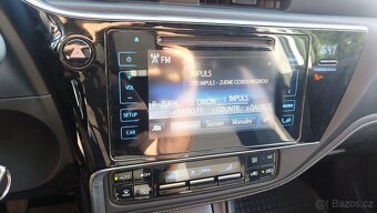 Toyota Auris 1.6 vvti. Rok 2015 - 15