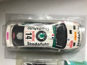 3x Škoda - Fabia a 2 různé verze Octavia WRC Scalextric - 15