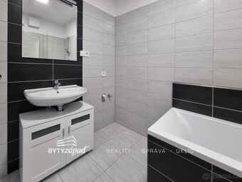 Pronájem prostorného a slunného bytu 2+kk o velikosti 80 m2 - 15