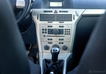 Opel Astra Hatchback 1.4 (2007) - 15