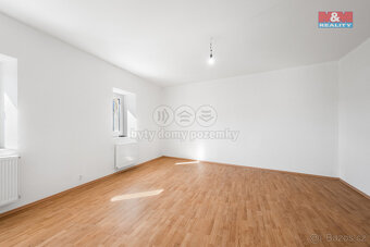 Rodinný dům 6+1 370m2, Klobuky, Kladno - 15