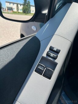Prodám TOYOTA YARIS 2007 1.3 VVT-i - 15