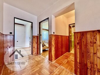 Prodej prostorného řadového domu s dispozicí 5+2 v Rovensko - 15