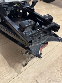 Podsedadlovy ram a plast na Suzuki Gsxr 1000 03-04 - 15