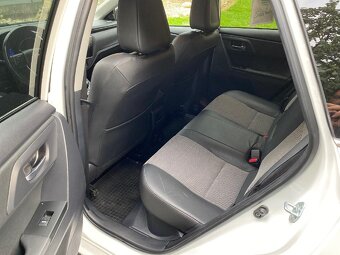Toyota Auris 1.8i HYBRID, model 2019, naj.88xxx km - 15