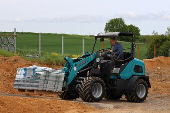 kolový nakladač, motor Kubota nebo Yunnei - 15