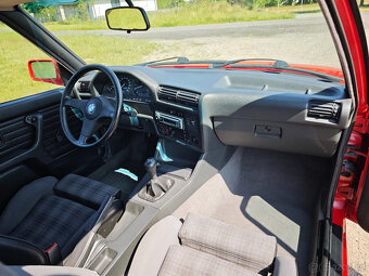 BMW E30 Coupe,1.8IS 100KW,manual,plasťák,Brillantrot,nádhern - 15