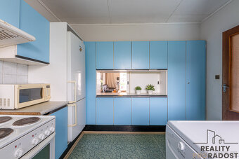 Rodinný dům 7+2, pozemek 573m2 - 15