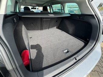 Volkswagen Golf LOUNGE 2,0 TDI 110 KW SERVIS - 15