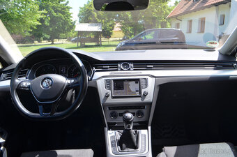 PRODÁM VW PASSAT COMBI 2.0TDI 190PS WEBASTO,NAVI,TOP - 15