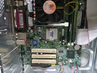 Prodám sadu stolních počítačů dle foto jako celek LEVNĚ - 15