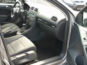 Volkswagen Golf 1,6Mpi aut.klima,parksenzory,po dovozovéSTK - 15