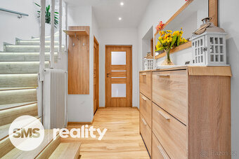 Prostorný rodinný dům 186 m², 2 bytové jednotky, zahrada, ba - 15