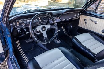 Ford Mustang Fastback - 15