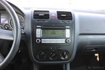 Volkswagen Golf 1,9TDI 77KW, STK 2/2026, KLIMA, r.v. 2004 - 15