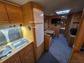 Unikátní prostorný karavan Kanus 750 s vysouvacím bokem - 15