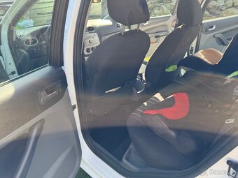 Ford Focus 1.6 74 kw benzín - 15
