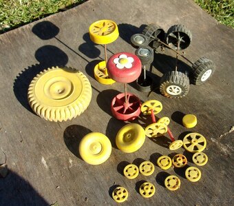 Neúplné retro hračky - 15