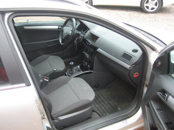 OPEL ASTRA 1.9 CDTi CARAVAN KLIMA TAŽNÉ NAVI - 15