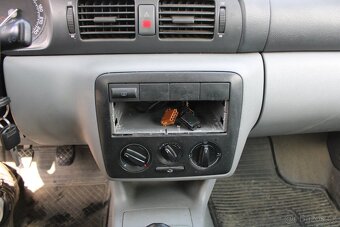 Škoda Octavia 1,6i 75KW, STK 8/2026, r.v. 2001 - 15