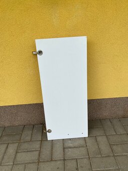 Kuchyňská deska, stůl, skříně a police - 15