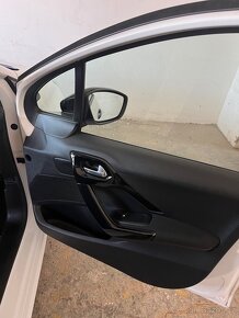 Peugeot 208 1.2 60kw benzín 2017 - 15