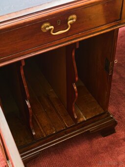 Velký anglický psací stůl. Oboustranný - 15