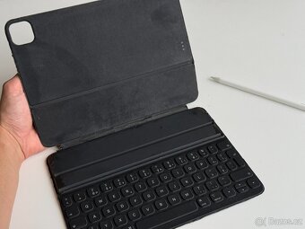 Apple iPad Pro 11" (2021, M1, 128GB) + Klávesnice + Pencil - 15
