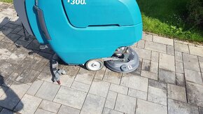 Podlahový mycí stroj TENNANT T300e - 15