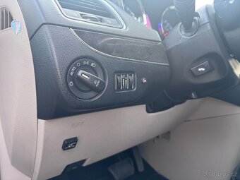 Chrysler Town Country 3,6 LPG Limited DVD 2012 - 15