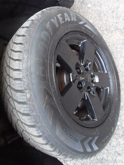 Jeep Commander 3.7 4x4 7 míst LPG TOP cena - 15