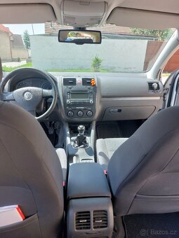 Volkswagen Golf 1.6   MPI - 15