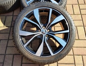Zimní sada VOLKSWAGEN / ŠKODA 5x100 R18 pneu 215/45/18 4x9mm - 15