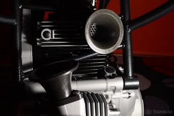 Unikátní stolek z motoru Ducati - 15