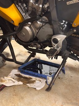 Honda Transalp 700 - ABS, PNEU, BATERIE, OLEJ a STK - 15