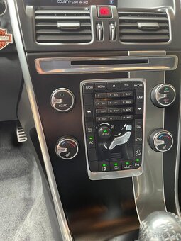 Volvo XC60, 2,4 D5  R-DESING 158kW - 15