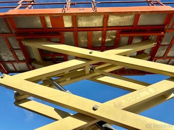 Terénní nůžková plošina JLG 3394 RT - 15