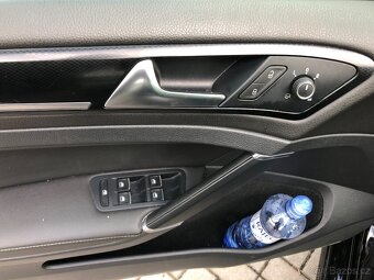 Volkswagen Golf VI 1,6 TDI 77 KW Highline Plný servis - 15