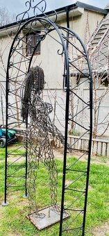 Prodám kovovou sochu ženy - 15