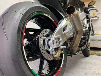 Aprilia RSV4 - 15