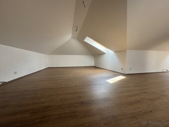 Pronájem novostavby rodinného domu 296 m2 - 15