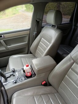 VW Touareg 3.0TDI - 15